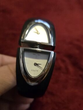 Vintage Dual-Triangle Black Watch with Silver Accents